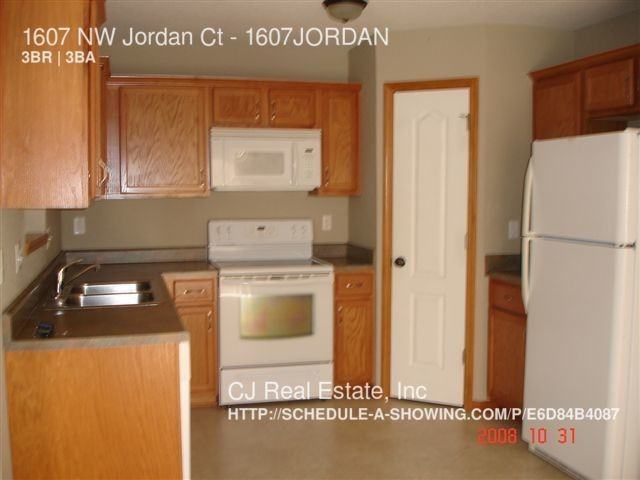 1607 NW Jordan Ct #1607JORDAN - Photo 2 of 7