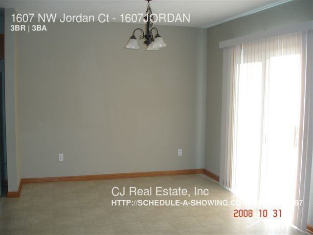 1607 NW Jordan Ct #1607JORDAN - Photo 3 of 7