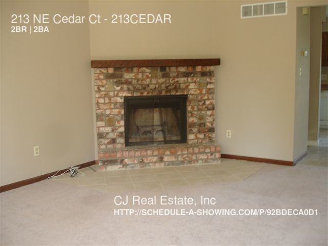 213 NE Cedar Ct #213CEDAR - Photo 2 of 8