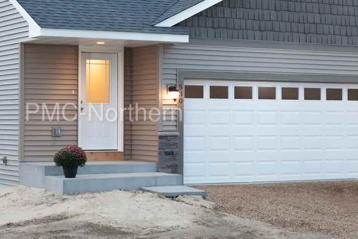 560 Cherry Ln - Photo 2 of 15