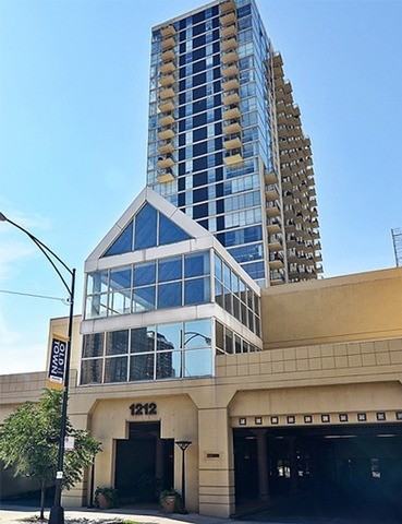 1212 North LaSalle Drive #2402