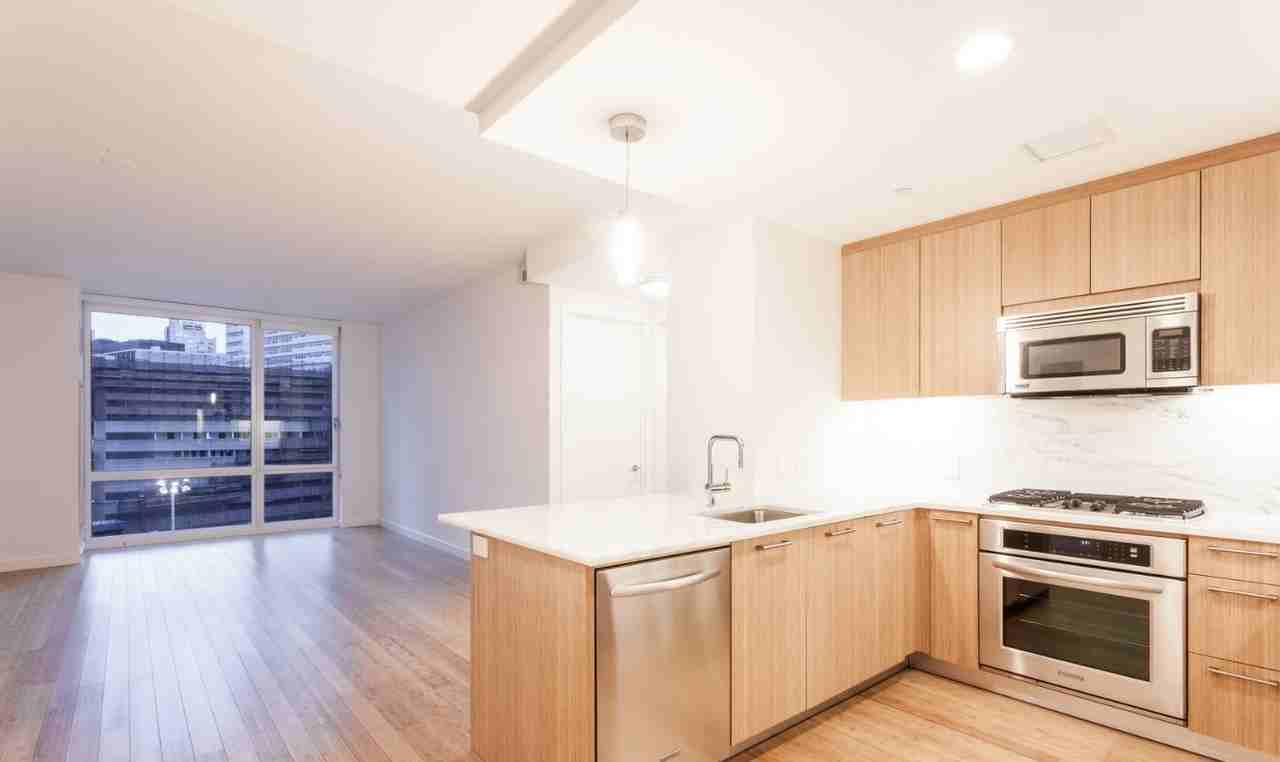 Chambers St & North End Ave #5D