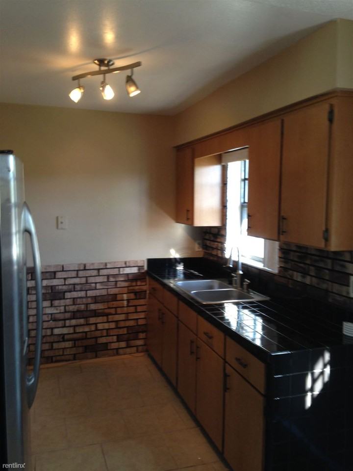1649 Valeview Ct - Photo 3 of 10