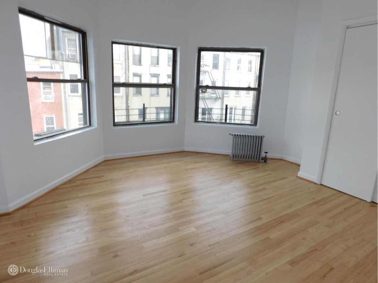 861 St Marks Ave #3R - Photo 3 of 5