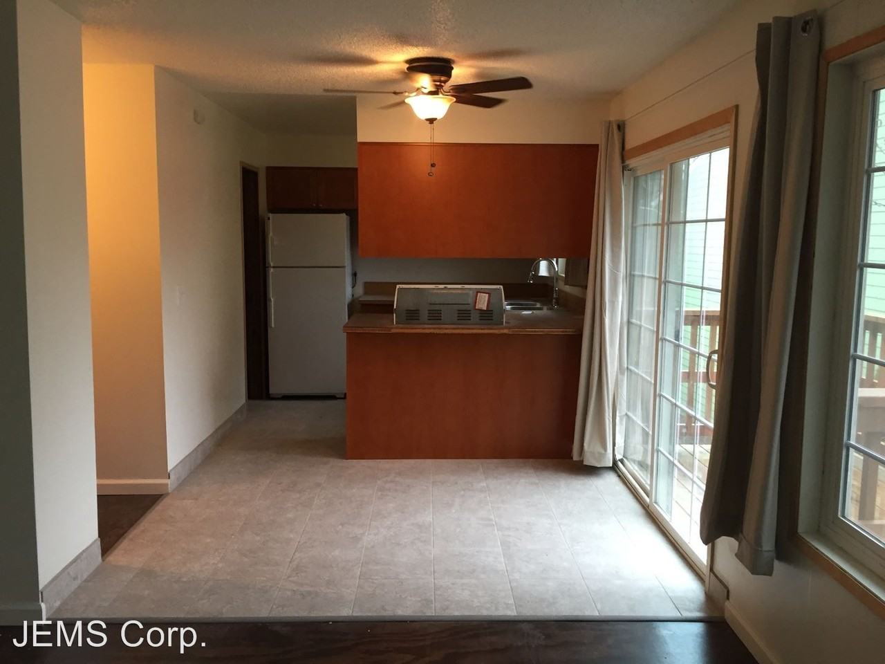 SE Cesar E Chavez Blvd, 97202 - Photo 2 of 10