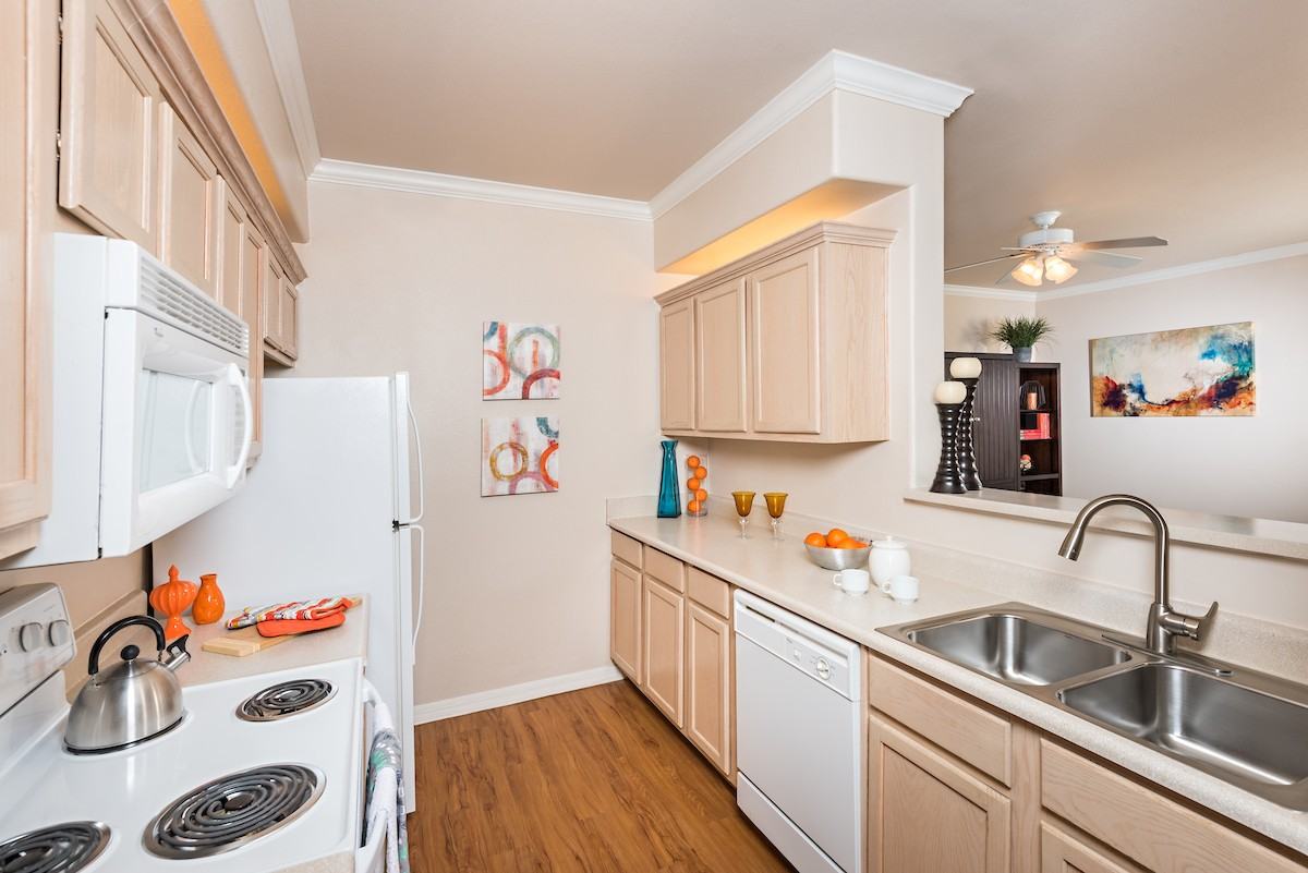 Villas on Hampton Avenue - Photo 2 of 23