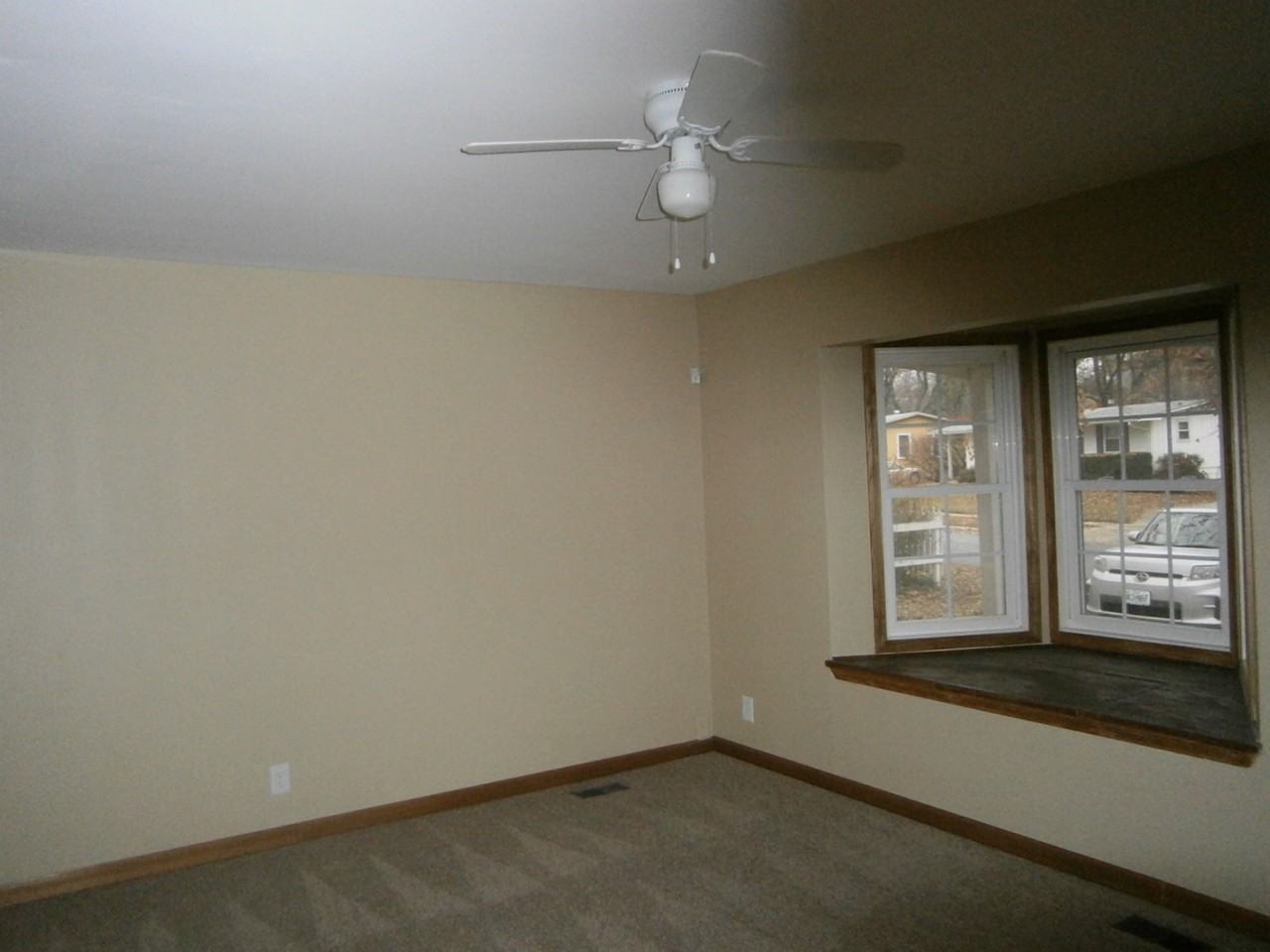 8707 E 92nd St - Photo 3 of 28