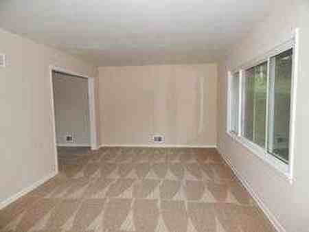 614 S Crisp Ave - Photo 2 of 8