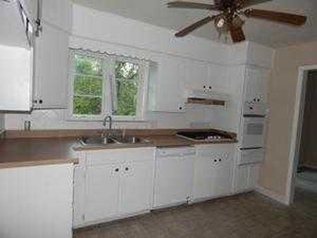 614 S Crisp Ave - Photo 3 of 8