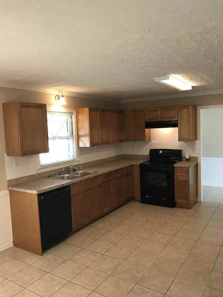 2475 Highland Dr SE - Photo 2 of 13