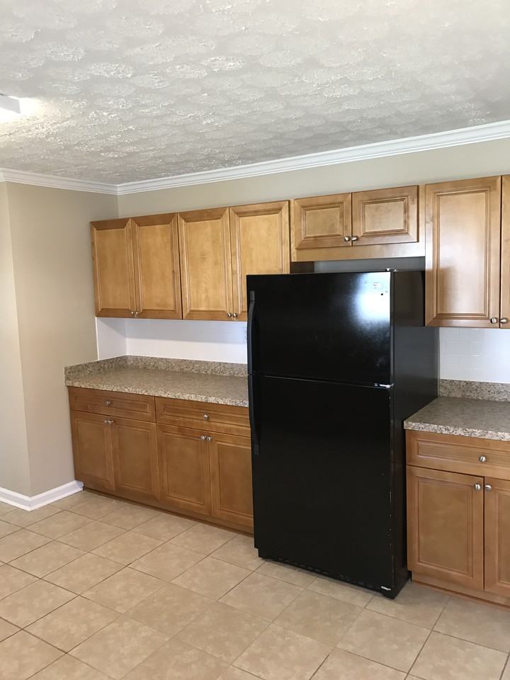 2475 Highland Dr SE - Photo 3 of 13