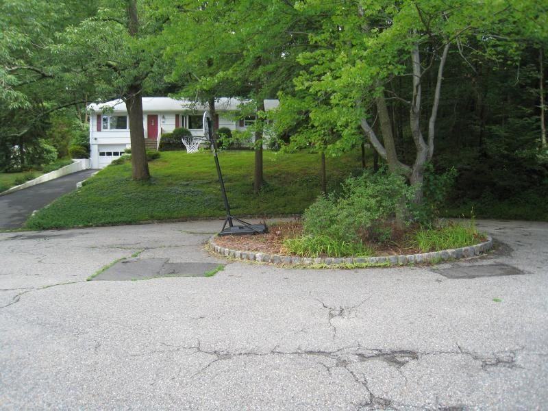 9 Oak Glen Pl - Photo 2 of 20