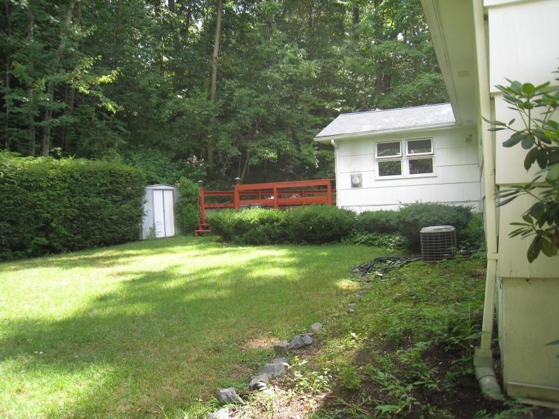 9 Oak Glen Pl - Photo 3 of 20