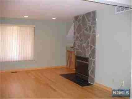 27 Sherwood Ct #27 - Photo 2 of 11