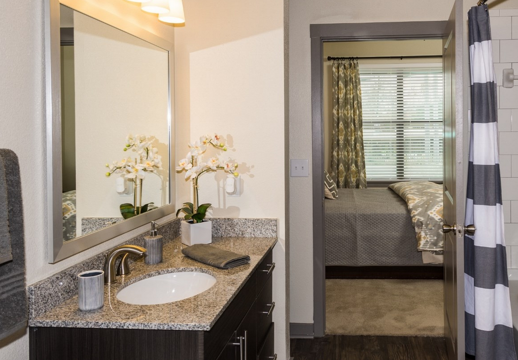 903 East Bitters Road #204 - Photo 3 of 14