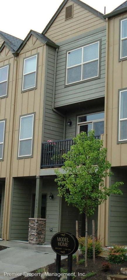 604 NE Grove St - Photo 2 of 13