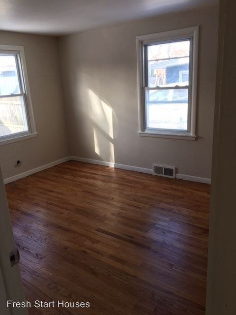 314 Raphael Ave - Photo 3 of 9