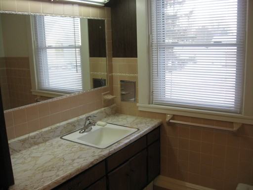 302 302 1/2 S Elkhart St. (CR 3) - Photo 3 of 13