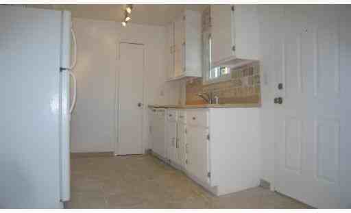 816 N Oaks Blvd - Photo 2 of 5