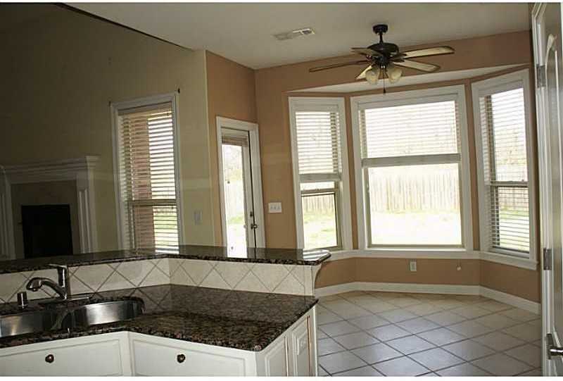 3770 Edgewater Dr - Photo 3 of 7