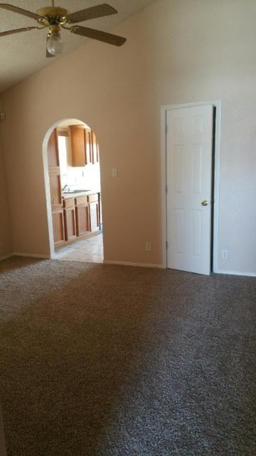 11809 Kings Arms Ct - Photo 3 of 8