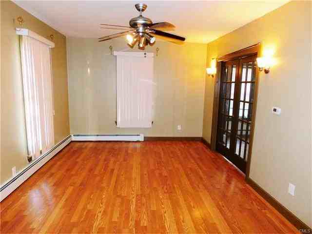 280 Goddard Ave - Photo 2 of 8