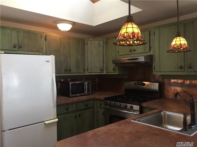 138 Shore Rd - Photo 3 of 20