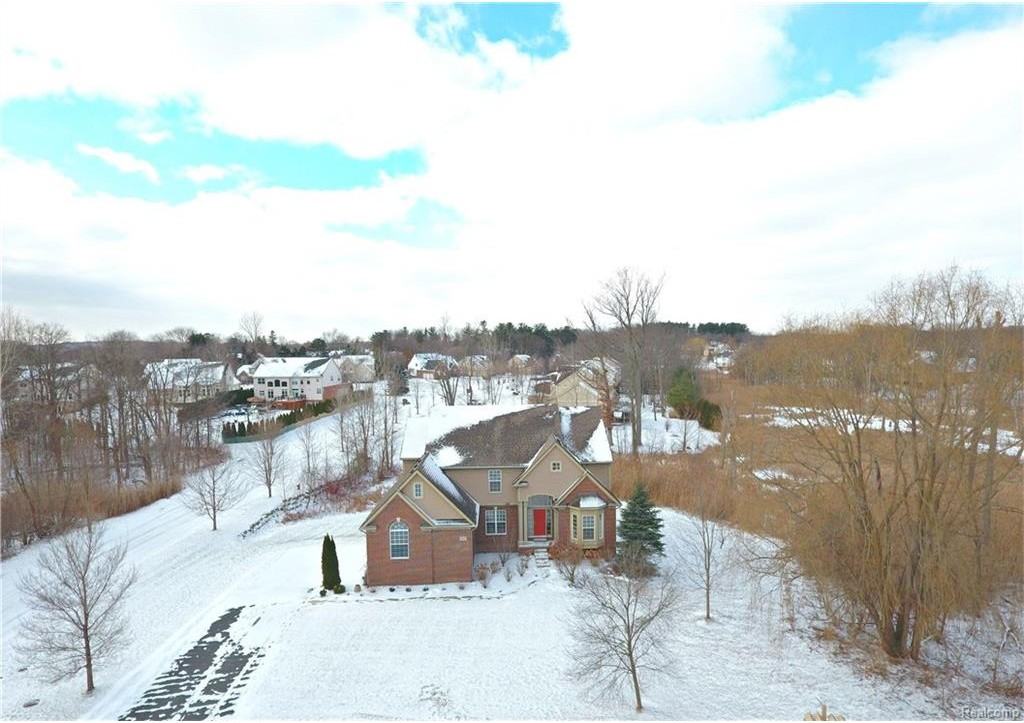 5547 Plantation Dr - Photo 2 of 29