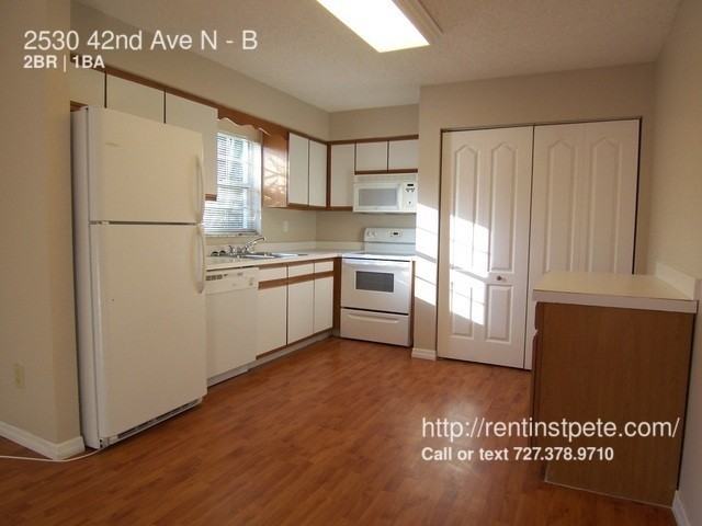2530 42nd Ave N #B - Photo 3 of 8