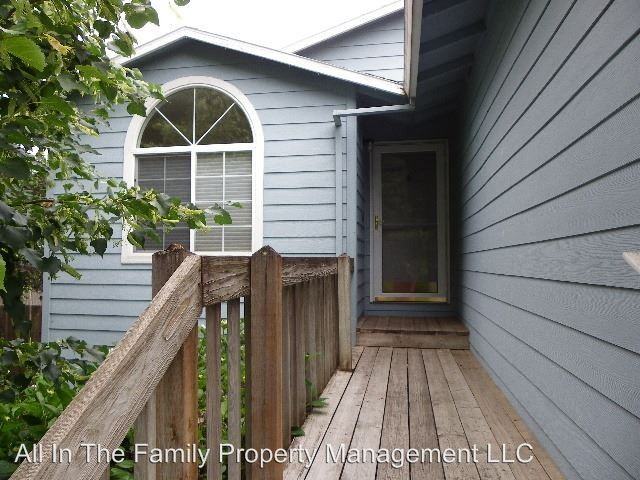 22716 SW Lincoln St - Photo 2 of 8