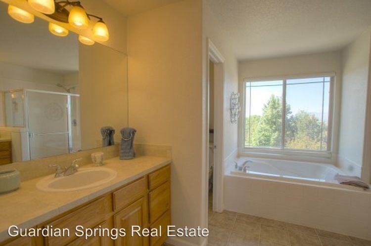 1420 Oakmont Dr - Photo 2 of 45