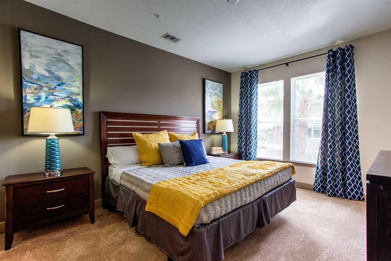 440 W Grant St - Photo 3 of 9