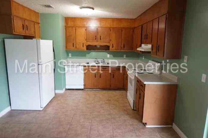 6310 Denver Ave - Photo 3 of 10