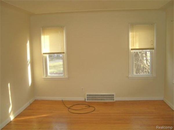 8035 Stephens Rd - Photo 2 of 10