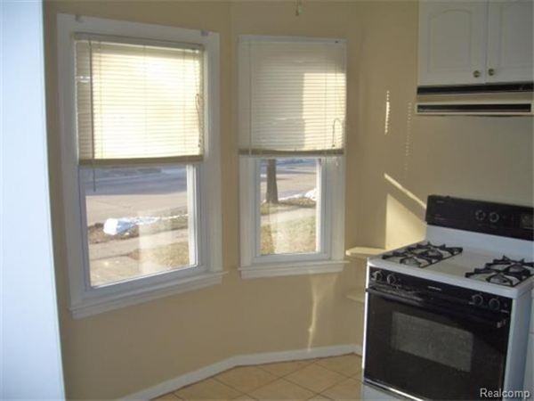 8035 Stephens Rd - Photo 3 of 10