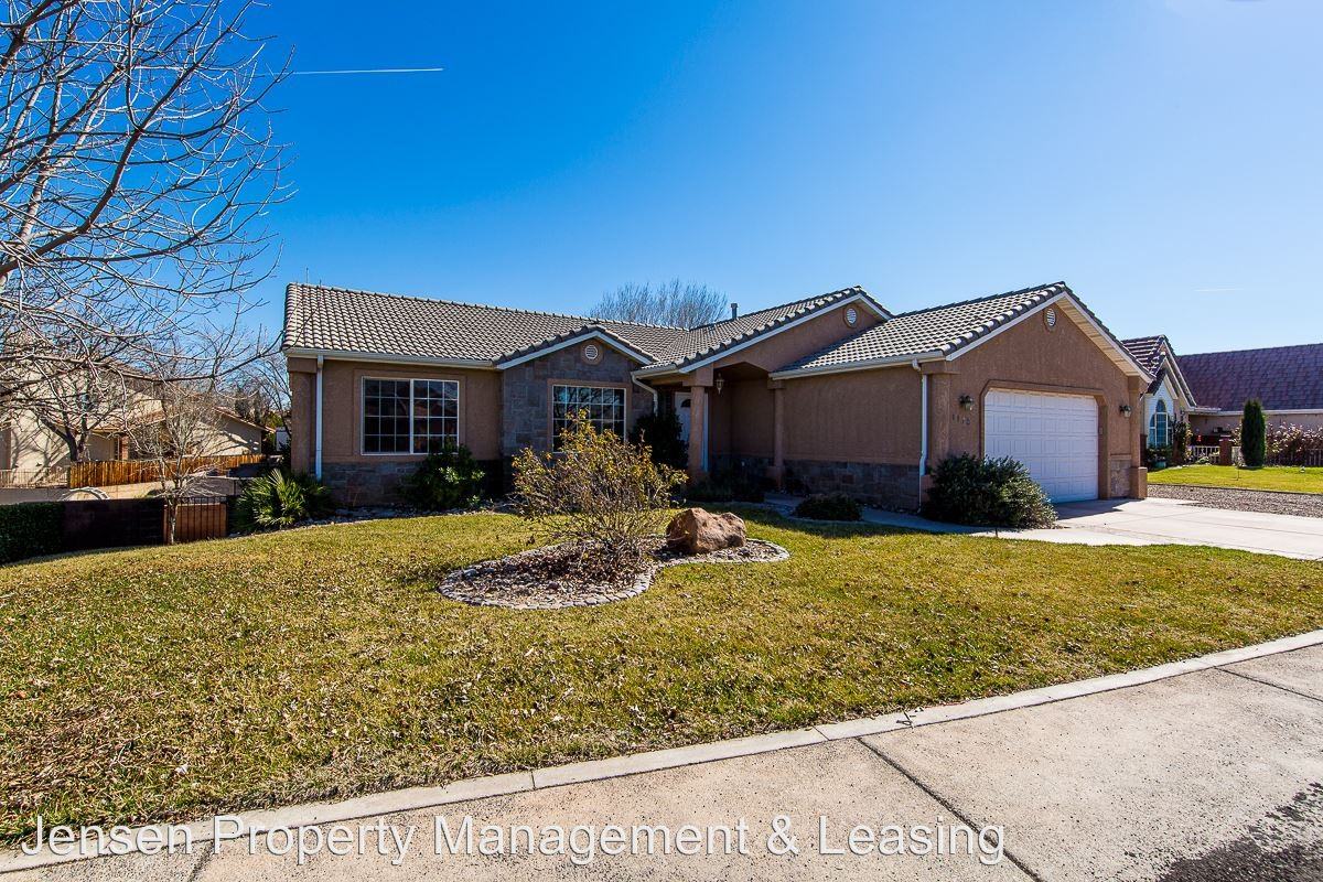1110 Twin Cir - Photo 2 of 34