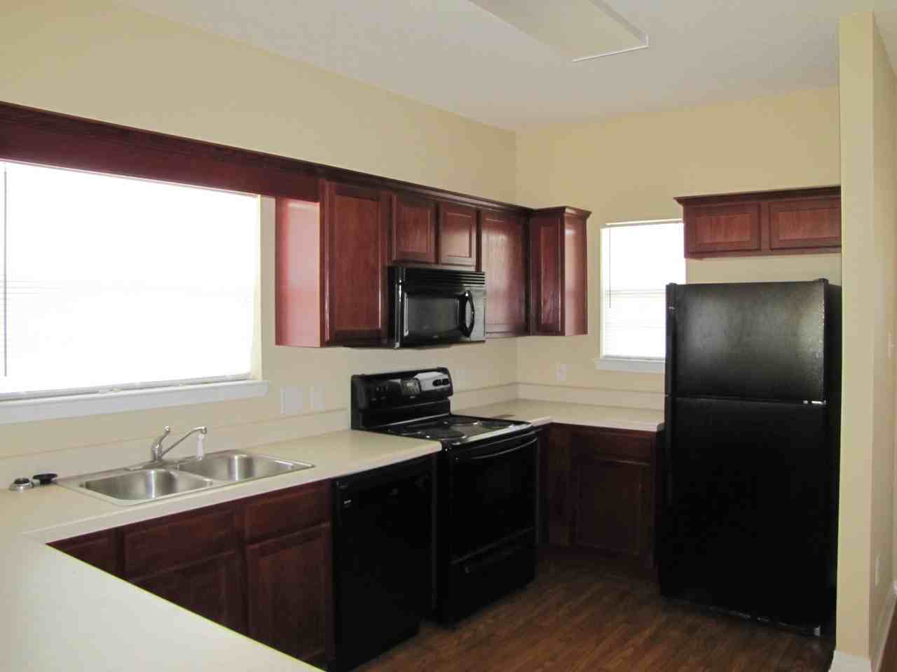 900 Hamilton Bridges Dr W - Photo 2 of 8