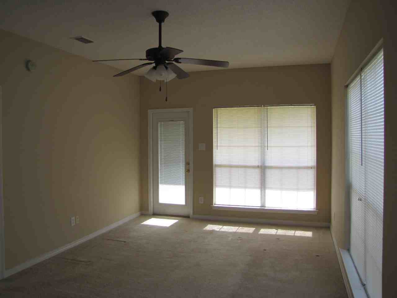 900 Hamilton Bridges Dr W - Photo 3 of 8