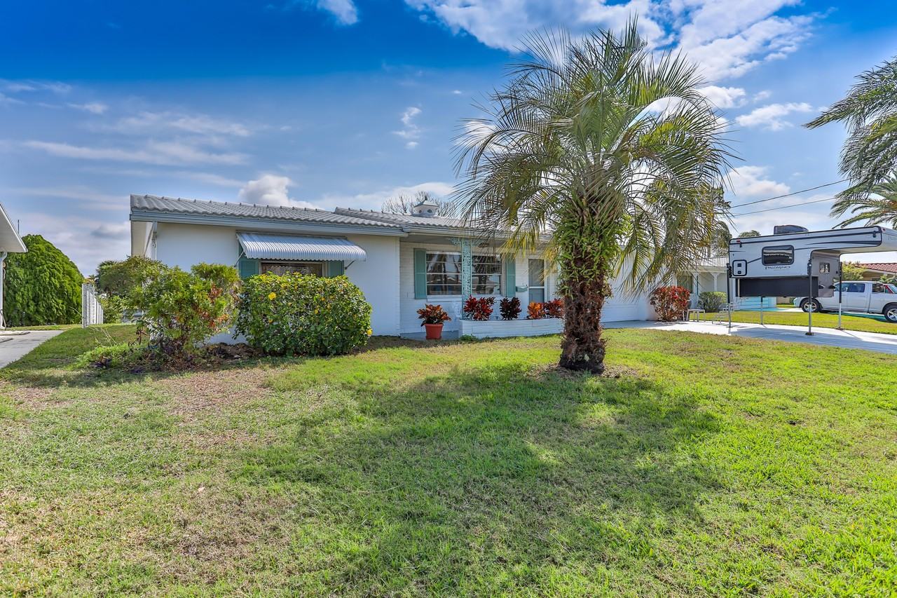 12524 5th Isle - Photo 2 of 35