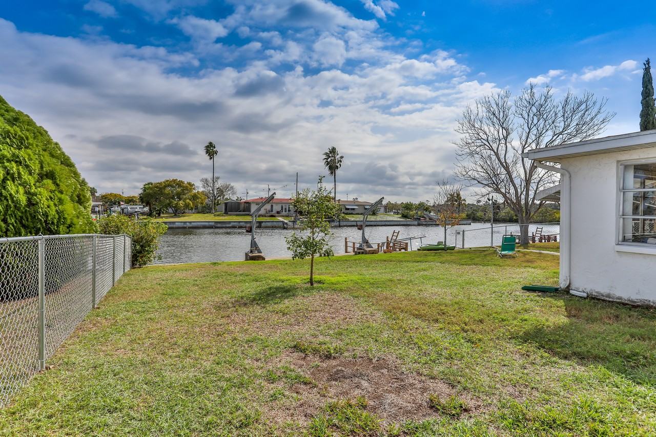 12524 5th Isle - Photo 3 of 35