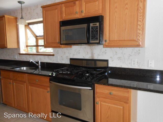 13-1 Henri Ct - Photo 3 of 17