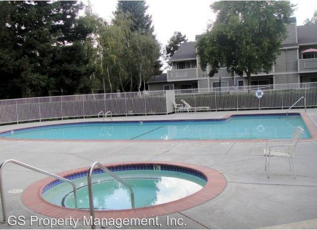 1525 Four Oaks Cir - Photo 3 of 6