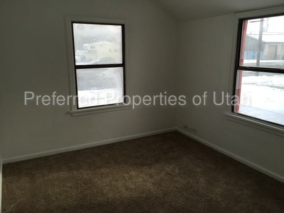 434 S 100 W St - Photo 2 of 7