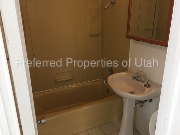 434 S 100 W St - Photo 3 of 7