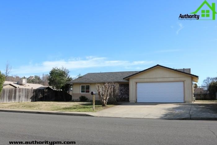 2439 Lake Redding Dr - Photo 2 of 6