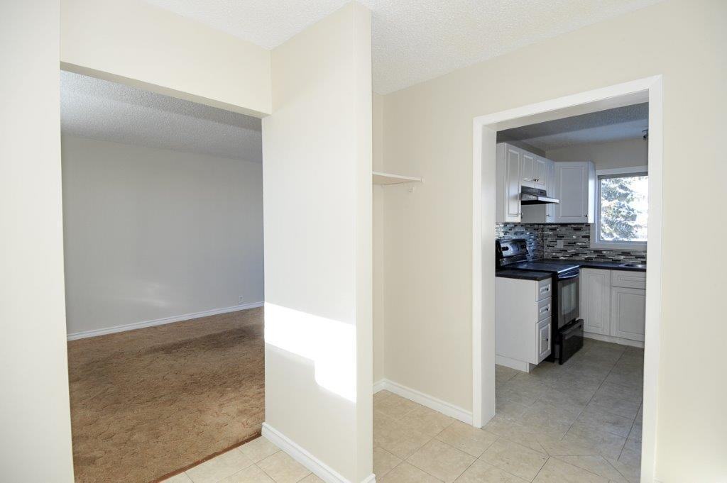 5407 54 St NE - Photo 2 of 25