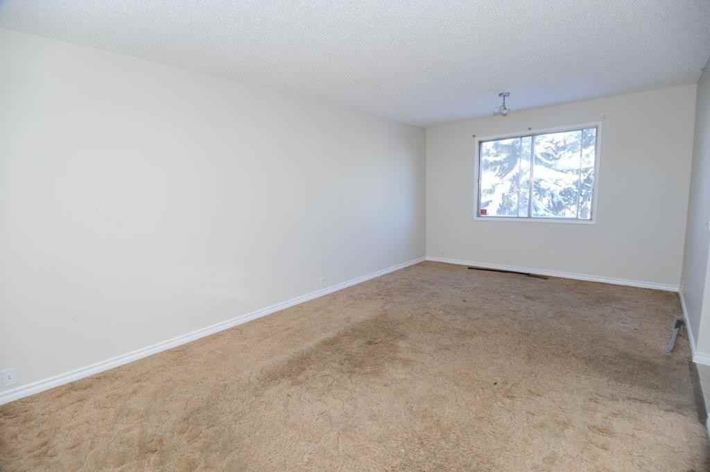 5407 54 St NE - Photo 3 of 25