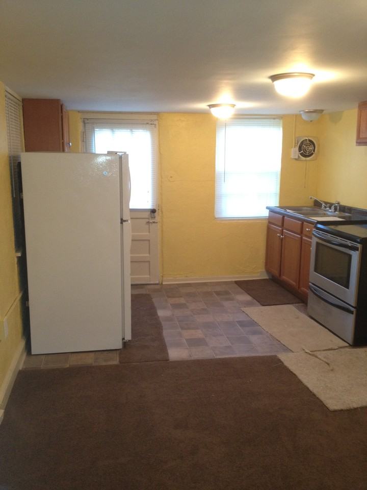 612-710 E 7th St - Photo 2 of 9