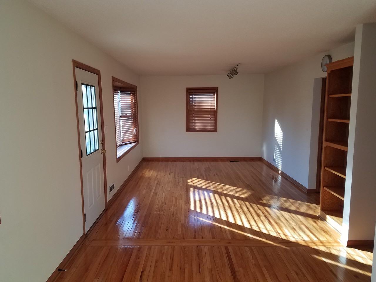 6718 34th Ave N - Photo 3 of 7