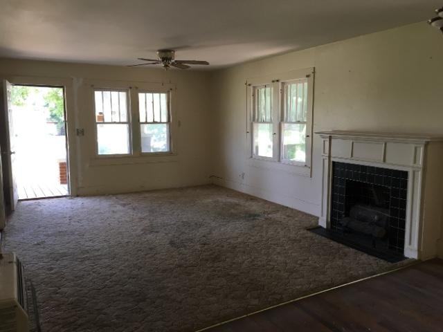 1124 N Lee St - Photo 2 of 6